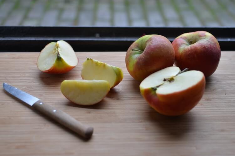 วิธีป้องกันไม่ให้แอปเปิ้ลเปลี่ยนเป็นสีน้ำตาล