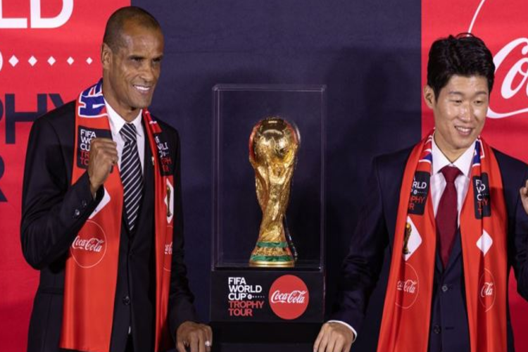 FIFA World Cup Trophy เปิดตัวในกรุงโซลในทัวร์ทั่วโลก